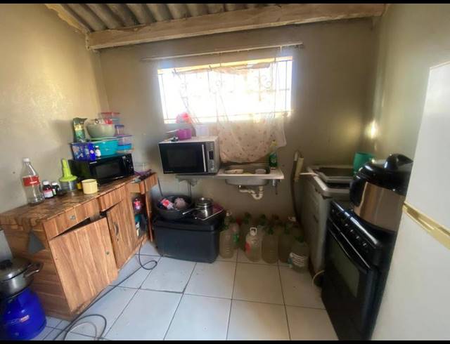 2 BEDROOM HOUSE FOR SALE IN EZIBELENI